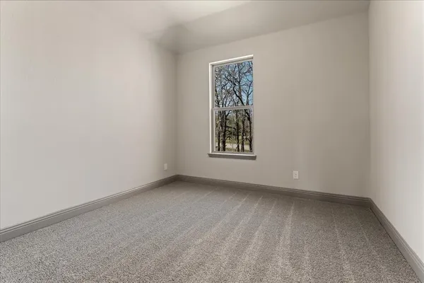 $647,900 | 131 Spring Valley Road, Paradise, TX 76073