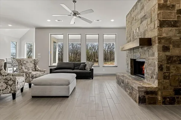 $647,900 | 131 Spring Valley Road, Paradise, TX 76073