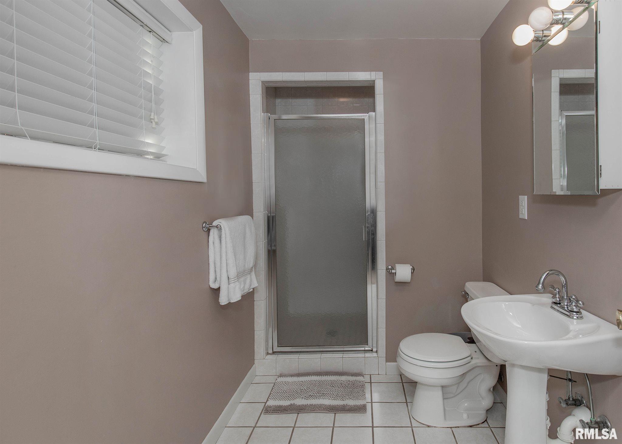 2622 Fairhaven Road Davenport, IA 52803 - Photo 15 of 29 Gallery Image 15