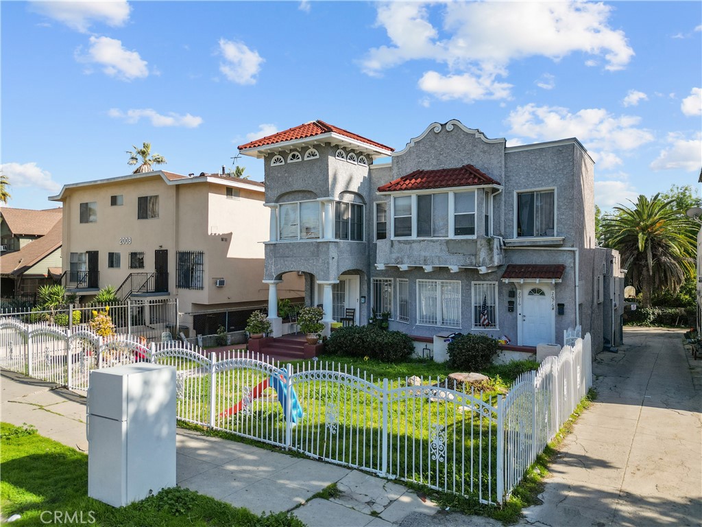 2012 South La Salle Ave  