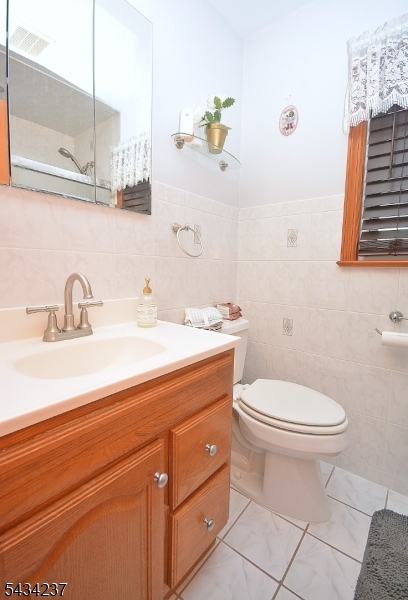 2463 Dorchester Road Union, NJ 07083 - Photo 13 of 33