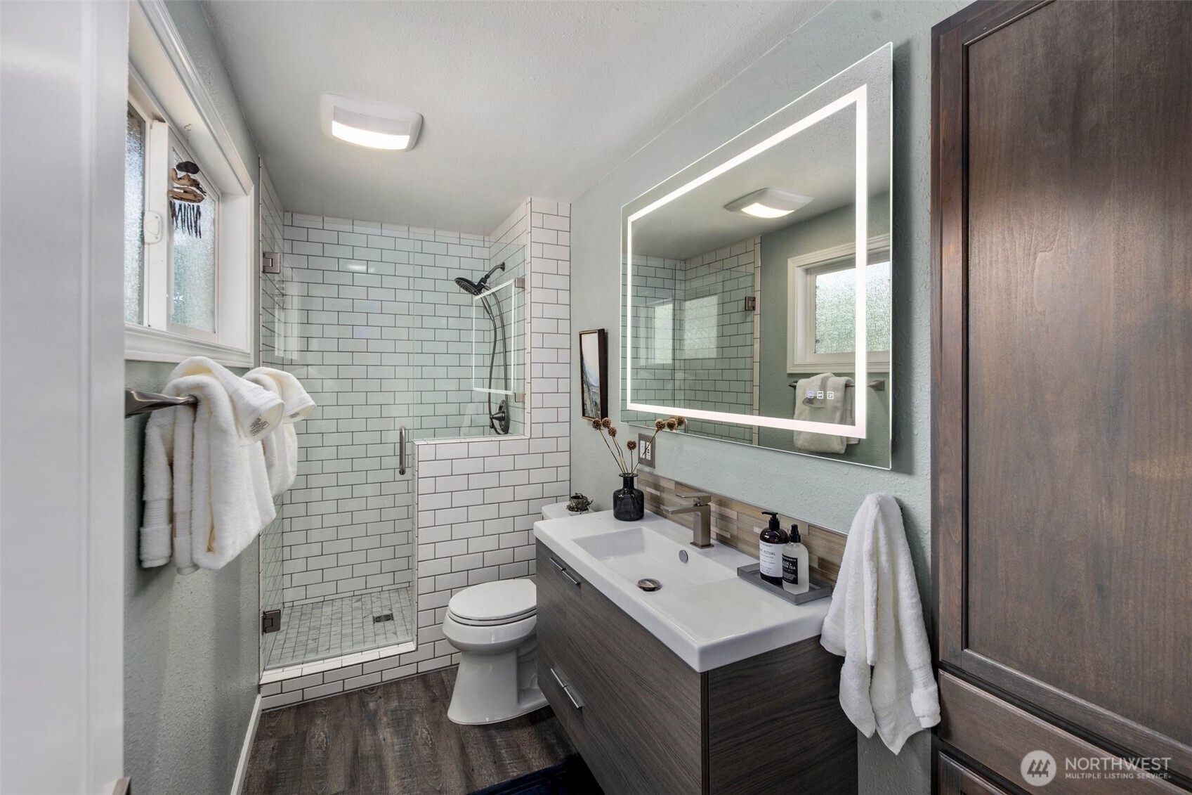 734 Shore Road Port Angeles, WA 98362 - Photo 17 of 40 a bathroom with a sink toilet and shower