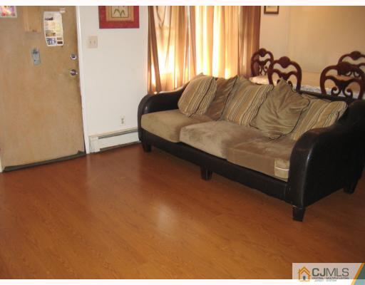 15 Mercury Road Edison, NJ 08817 - Photo 5 of 10 a bedroom with a bed and a window