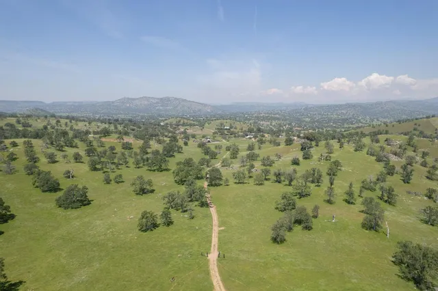 $1,999,800 | 18486 Tollhouse Road, Clovis, CA 93619