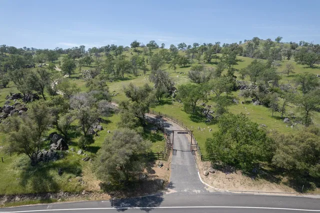 $1,999,800 | 18486 Tollhouse Road, Clovis, CA 93619