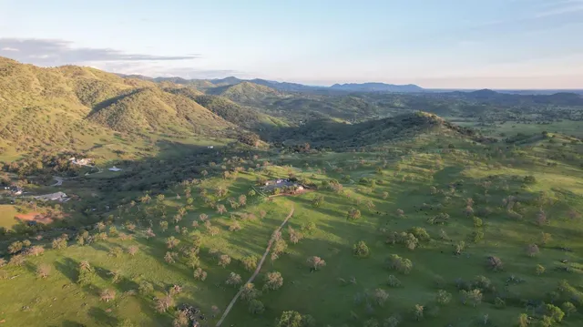 $1,999,800 | 18486 Tollhouse Road, Clovis, CA 93619