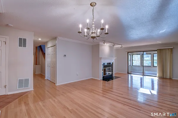$3,500 | 4 Stonington Court, Unit 4, Avon, CT 06001