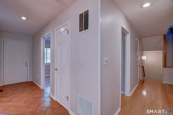 $3,500 | 4 Stonington Court, Unit 4, Avon, CT 06001