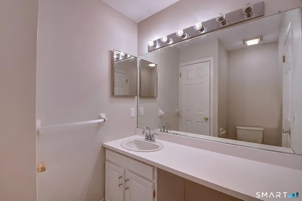 $3,500 | 4 Stonington Court, Unit 4, Avon, CT 06001