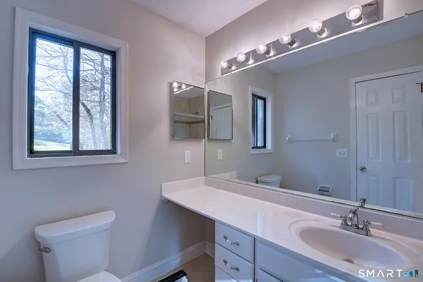 $3,500 | 4 Stonington Court, Unit 4, Avon, CT 06001