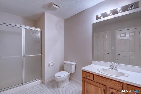 $3,500 | 4 Stonington Court, Unit 4, Avon, CT 06001