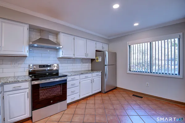 $3,500 | 4 Stonington Court, Unit 4, Avon, CT 06001