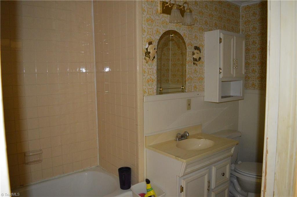 1401 Forrest Street High Point, NC 27262 - Photo 7 of 9