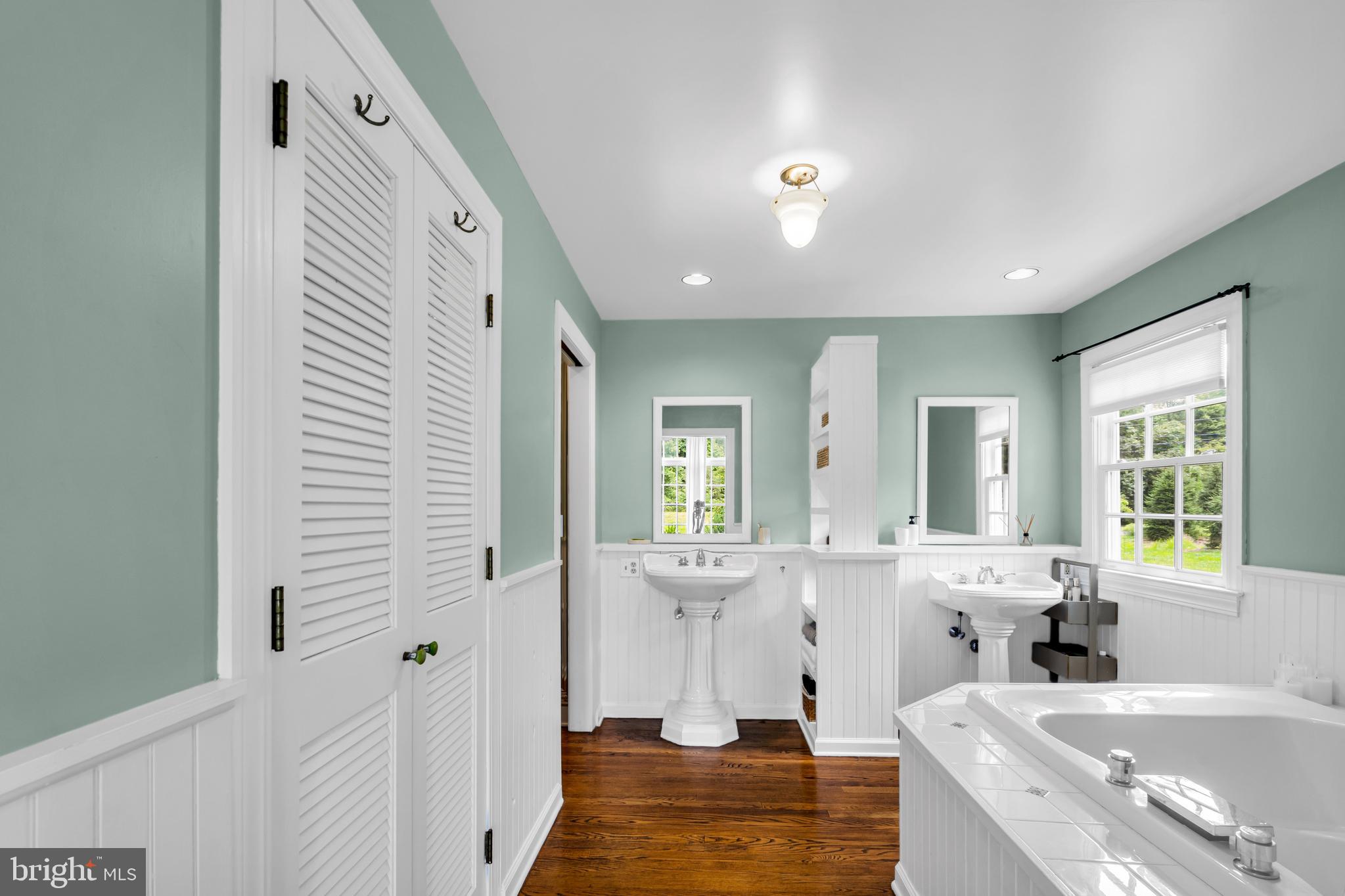 8 Nelson Ridge Road Princeton, NJ 08540 - Photo 25 of 37 Dual pedestal sinks primary bath