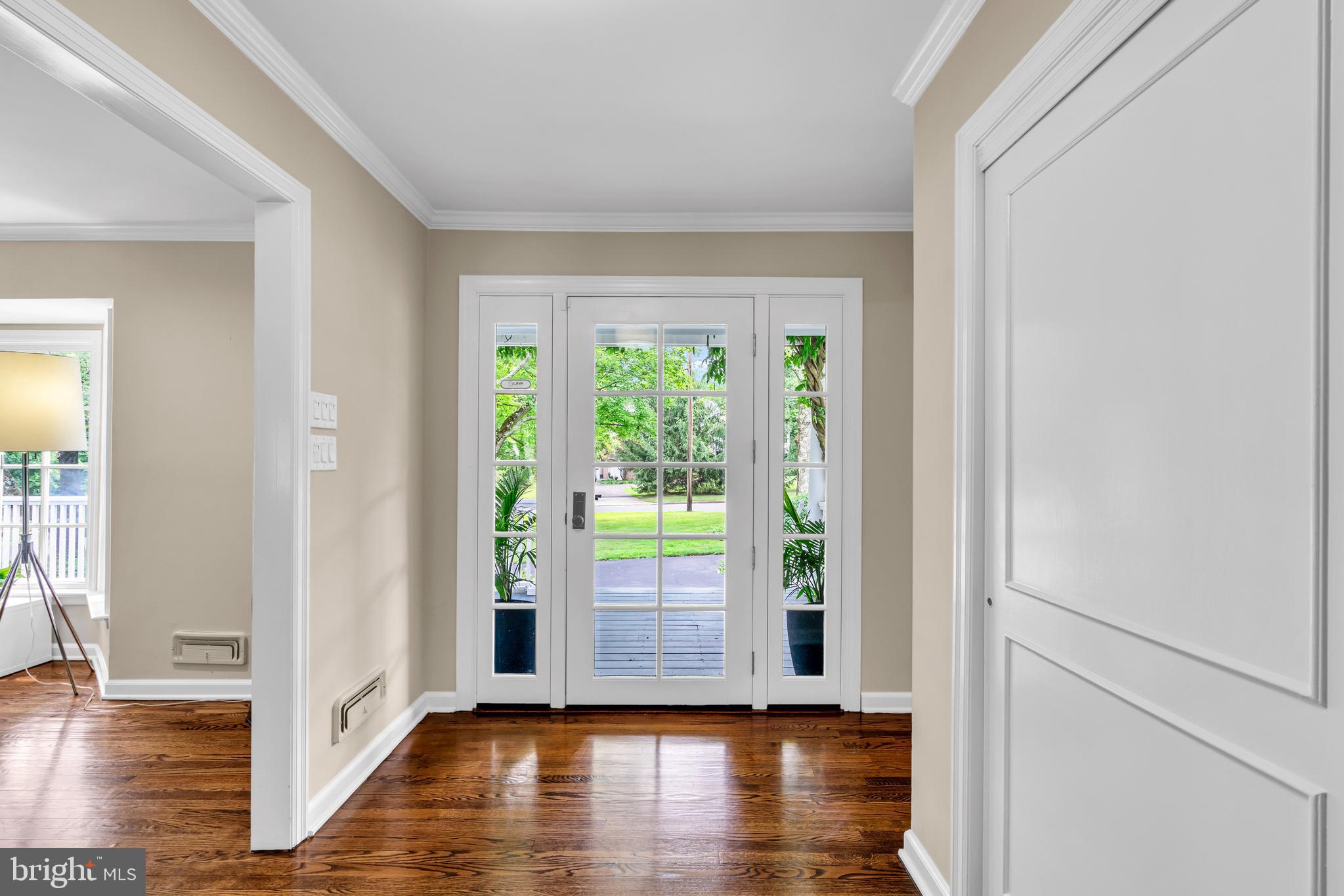 8 Nelson Ridge Road Princeton, NJ 08540 - Photo 10 of 37 Entrance foyer