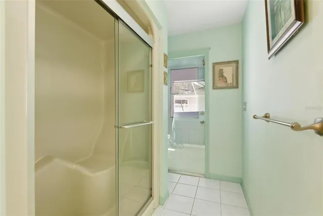 a view of yard with green space