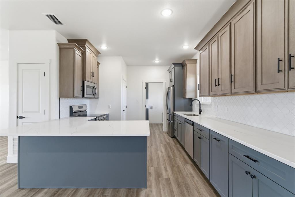 709 Harris Street Cisco, TX 76437 - Photo 5 of 31