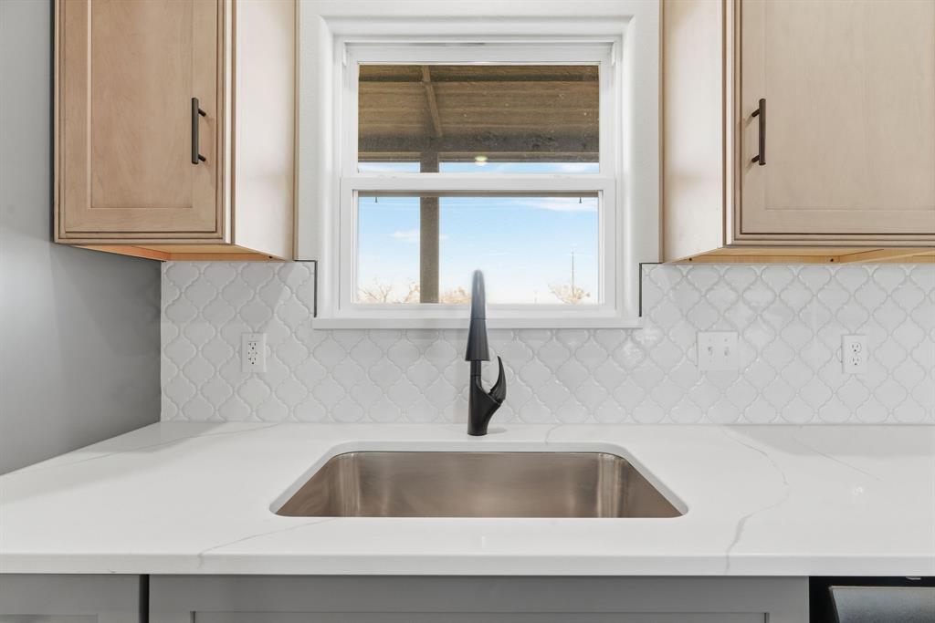 709 Harris Street Cisco, TX 76437 - Photo 7 of 31