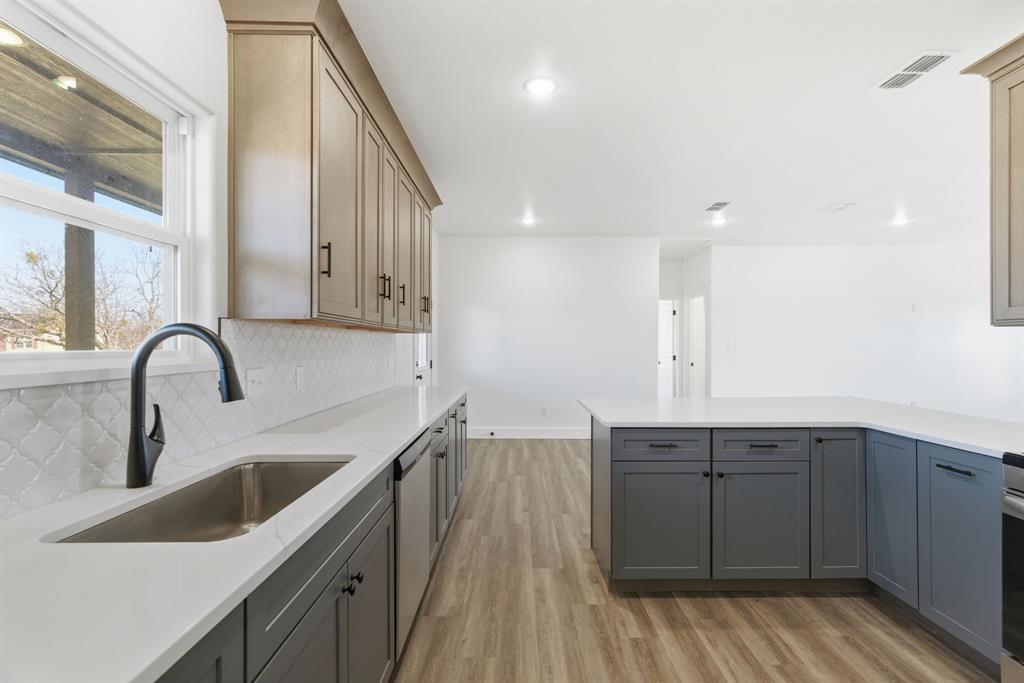 709 Harris Street Cisco, TX 76437 - Photo 8 of 31