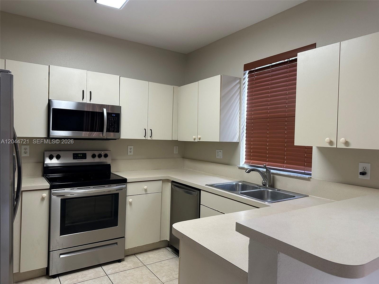13741 Southwest 274th Terrace Homestead, FL 33032 - Photo 11 of 35