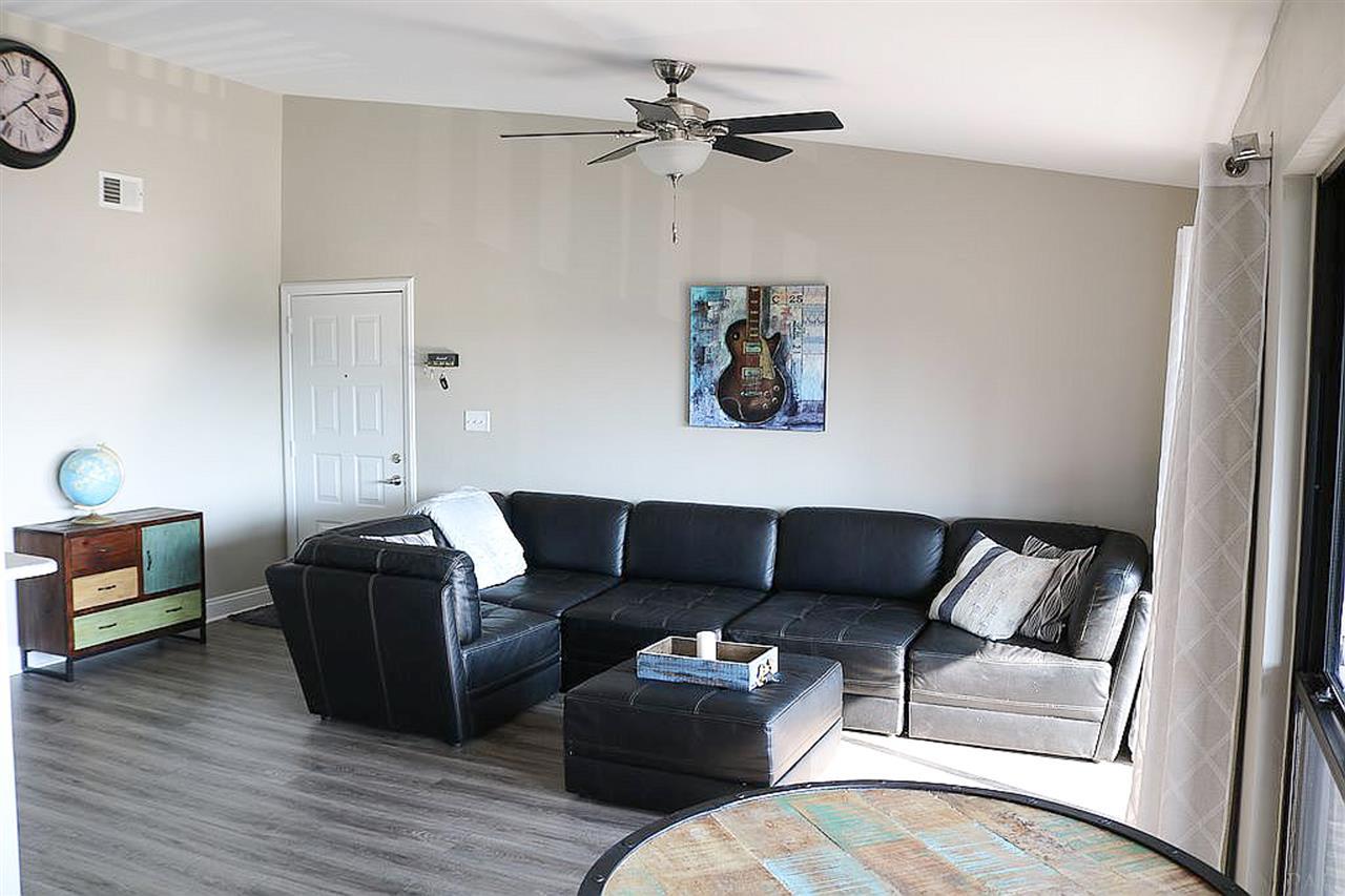 200 Pensacola Beach Road, Unit D6 Gulf Breeze, FL 32561 - Photo 4 of 25 Neutral colors throughout