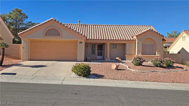 $1,950 | 2621 Tumble Brook Drive, Las Vegas, NV 89134
