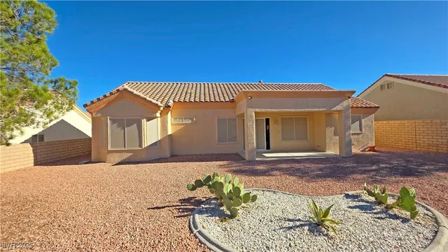 $1,950 | 2621 Tumble Brook Drive, Las Vegas, NV 89134