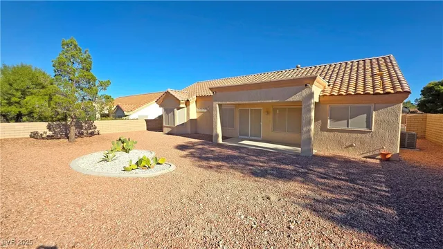 $1,950 | 2621 Tumble Brook Drive, Las Vegas, NV 89134