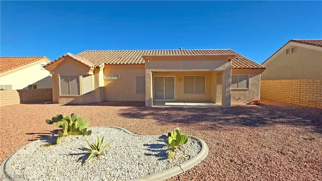 $1,950 | 2621 Tumble Brook Drive, Las Vegas, NV 89134