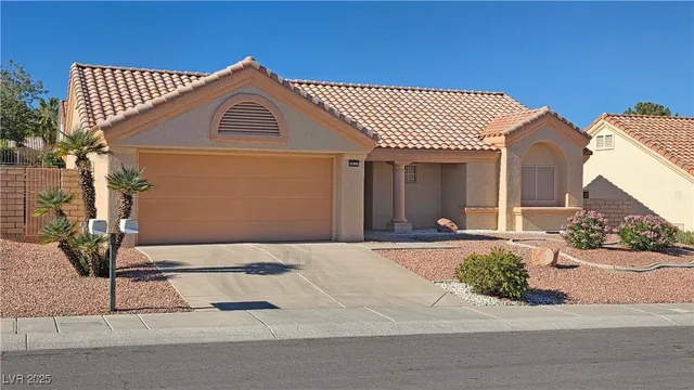 $1,950 | 2621 Tumble Brook Drive, Las Vegas, NV 89134