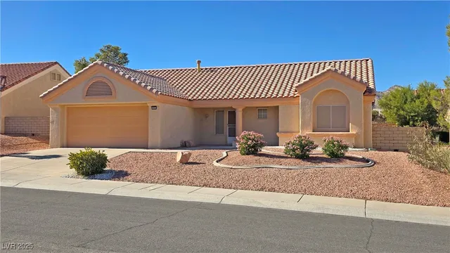 $1,950 | 2621 Tumble Brook Drive, Las Vegas, NV 89134