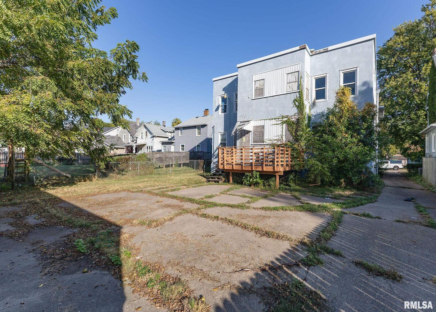 513 6th Avenue South Clinton, IA 52732 - Photo 6 of 11 a view of a house with a yard