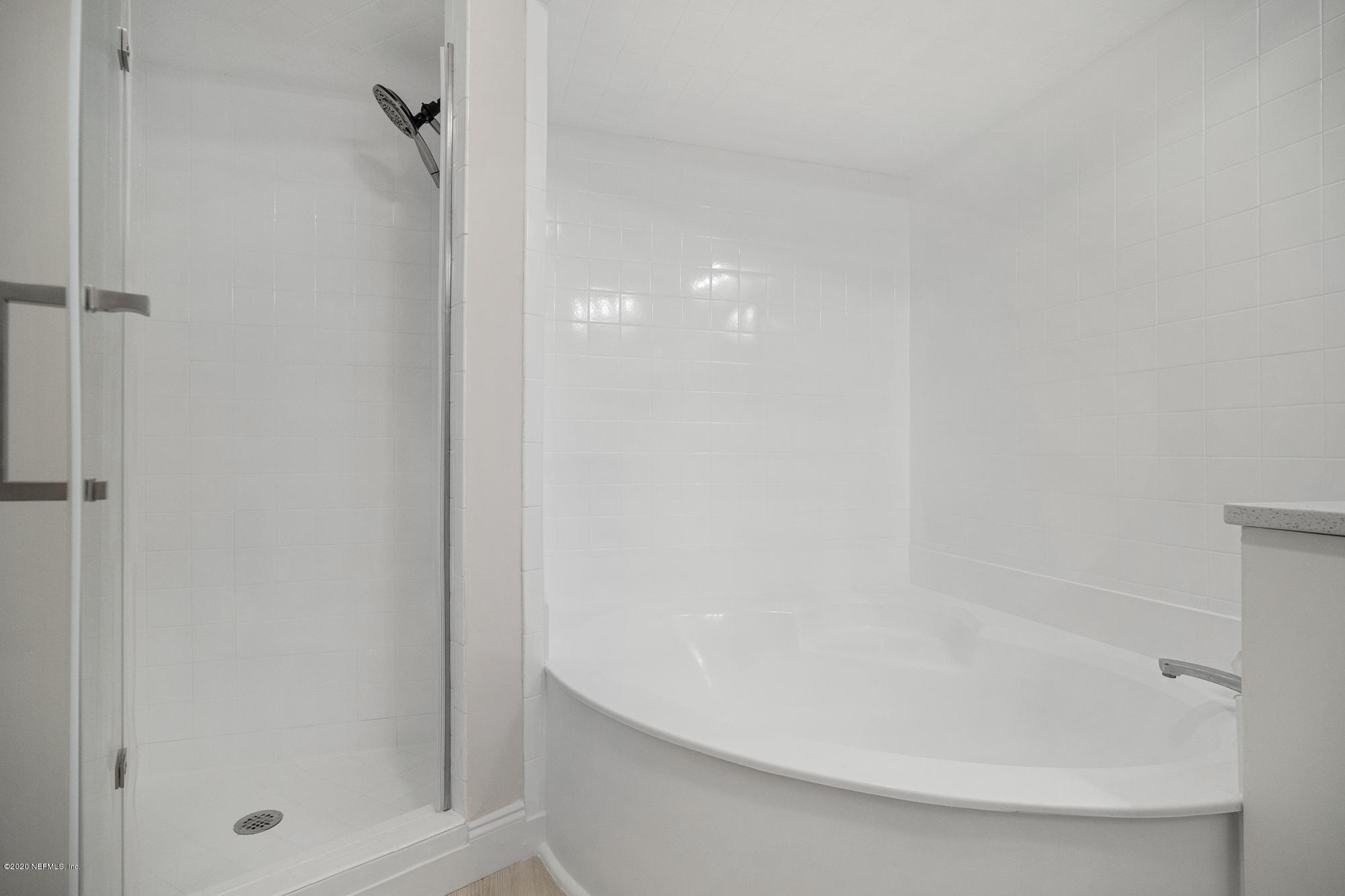702 Tournament Road, Unit 702 Ponte Vedra Beach, FL 32082 - Photo 20 of 33 Tub/Shower