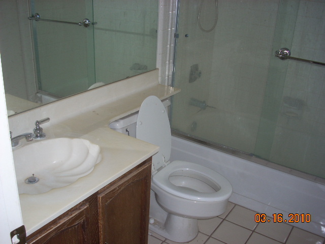 2421 West Hearn Road Phoenix, AZ 85023 - Photo 14 of 16 bath