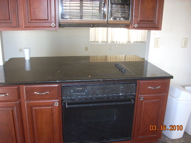 2421 West Hearn Road Phoenix, AZ 85023 - Photo 8 of 16 kitchen