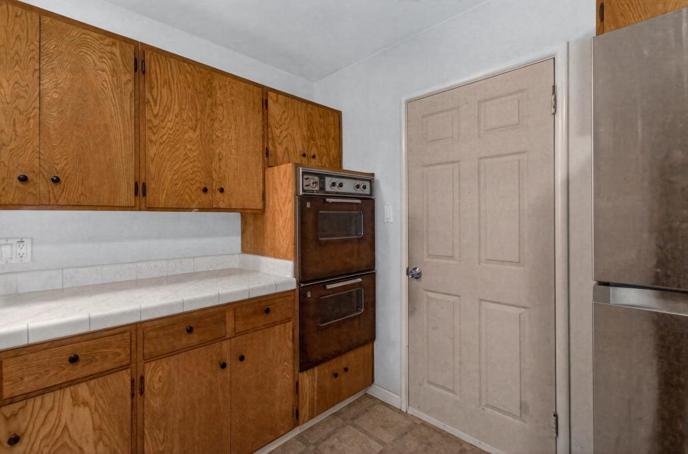 7213 Coronet Court Citrus Heights, CA 95621 - Photo 19 of 52 a kitchen with appliances and cabinets