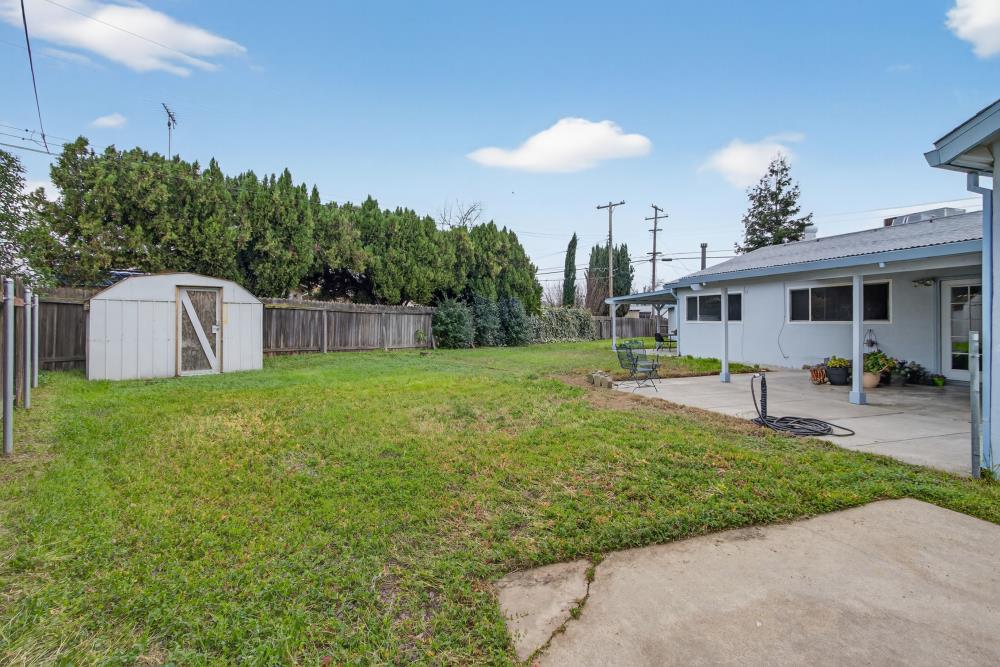 7213 Coronet Court Citrus Heights, CA 95621 - Photo 36 of 52 a swimming pool with outdoor seating and yard