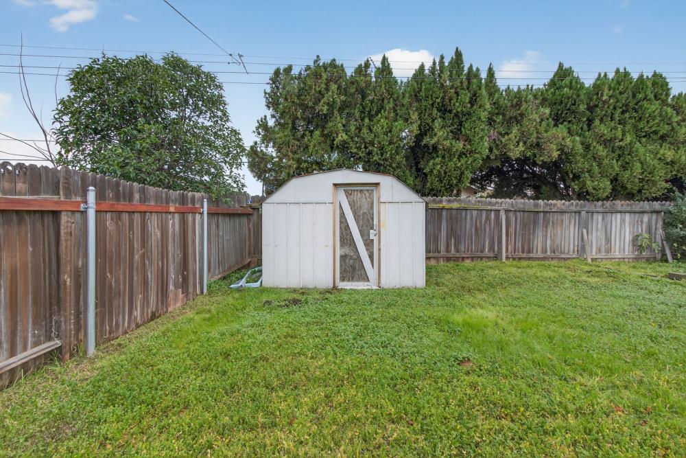 7213 Coronet Court Citrus Heights, CA 95621 - Photo 37 of 52 a view of a back yard