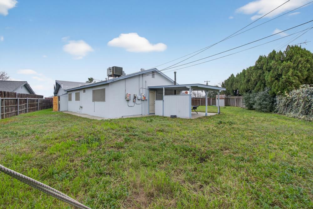 7213 Coronet Court Citrus Heights, CA 95621 - Photo 44 of 52 a view of a back yard of the house