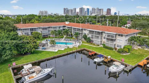 $260,000 | 900 Southwest 12th Street, Unit 305, Fort Lauderdale, FL 33315