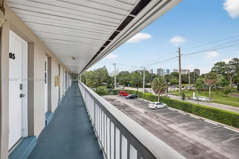 $275,000 | 900 Southwest 12th Street, Unit 305, Fort Lauderdale, FL 33315