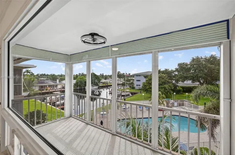 $290,000 | 900 Southwest 12th Street, Unit 305, Fort Lauderdale, FL 33315