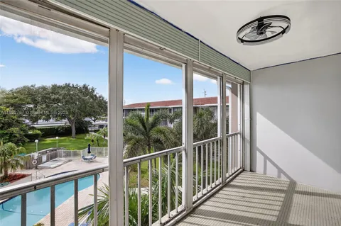 $290,000 | 900 Southwest 12th Street, Unit 305, Fort Lauderdale, FL 33315