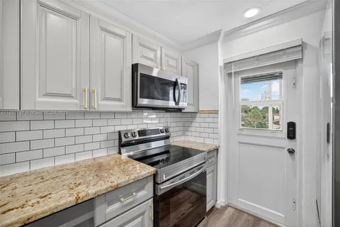 $290,000 | 900 Southwest 12th Street, Unit 305, Fort Lauderdale, FL 33315