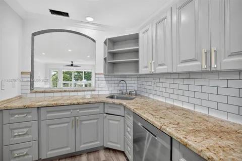 $290,000 | 900 Southwest 12th Street, Unit 305, Fort Lauderdale, FL 33315