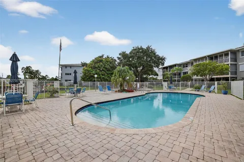 $275,000 | 900 Southwest 12th Street, Unit 305, Fort Lauderdale, FL 33315