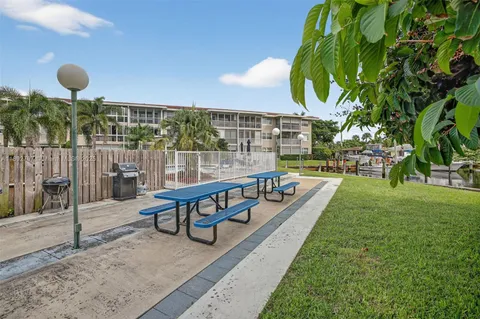 $290,000 | 900 Southwest 12th Street, Unit 305, Fort Lauderdale, FL 33315