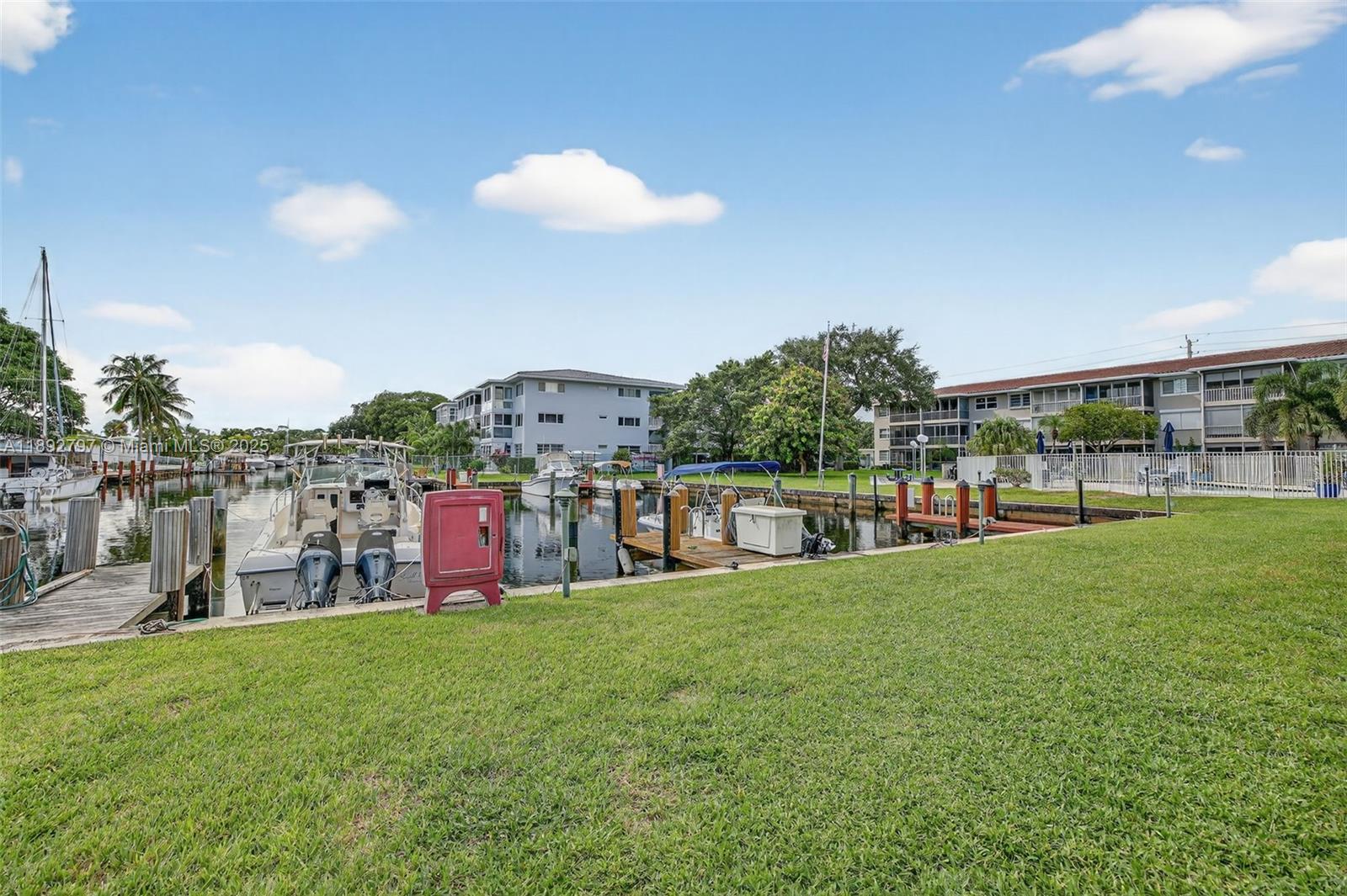 900 Southwest 12th Street, Unit 305 Fort Lauderdale, FL 33315 - Photo 49 of 72 Privately deeded docks. This unit does not have a deeded dock, but Buyer may try to rent a dock from another owner (current owner is renting one about 21 feet and we can discuss)
