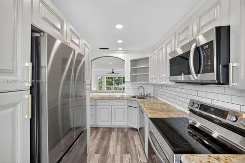 $290,000 | 900 Southwest 12th Street, Unit 305, Fort Lauderdale, FL 33315