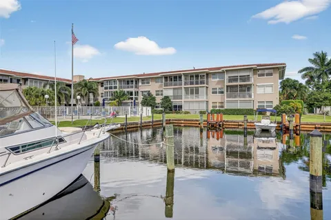 $290,000 | 900 Southwest 12th Street, Unit 305, Fort Lauderdale, FL 33315